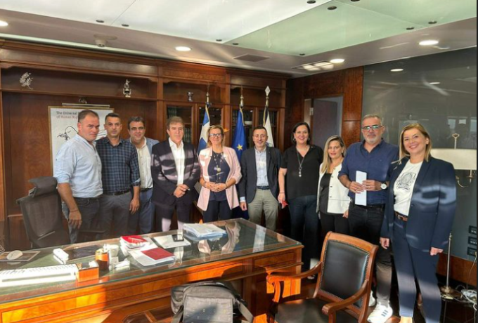 Συνάντηση εκπροσώπων των ΟΤΑ, των εμπορικών συλλόγων και των αστυνομικών υπαλλήλων Κορινθίας με Χρυσοχοΐδη